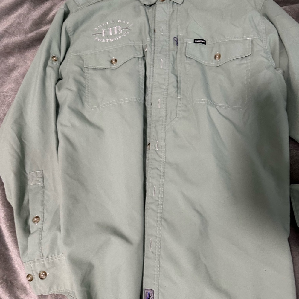 Patagonia Men's Sage Green hells bay Shirt